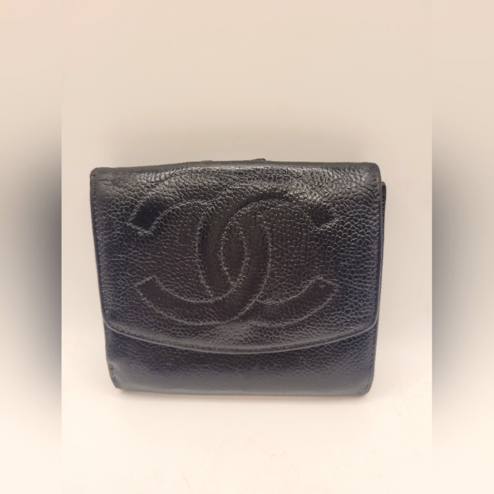 Vintage Chanel Leather Caviar Bifold Small Wallet